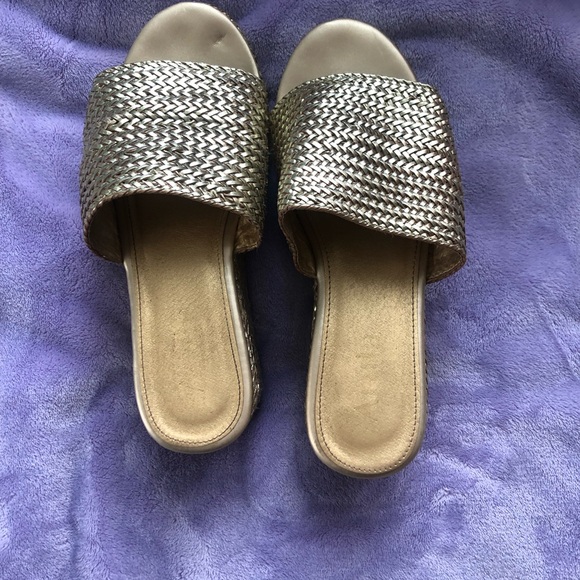 Arula Gold Wide-fit Platform Sandal 8W - Picture 2 of 6